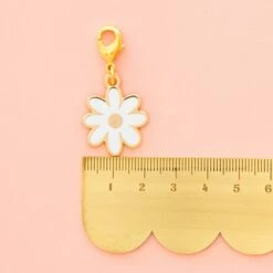 White Daisy Enamel Zipper Charm -Olympus Handmade Store 1b4cb26387f0256fd853bba3f8548207976f9f1085d97d776e843547ab631d55