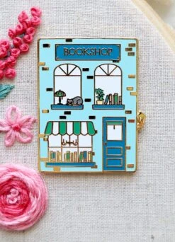 Main Street Needle Minder - Bookshop -Olympus Handmade Store MainStreetBookshopNeedleMinder