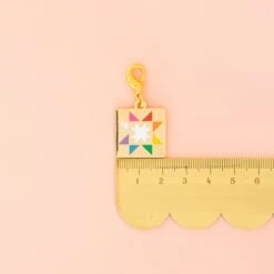 Quilt Star Removable Zipper Charm -Olympus Handmade Store ab39814f54366f0c25024cf018923f4ea72c84e1d15fea7e933793ee16f661d4