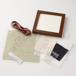 Hand Embroidery Kit - Everyday Life With Cats: Window 9 Hand Embroidery Kit - Everyday Life With Cats: Window -Olympus Handmade Store cat window 04