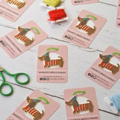 Sausage Dog Dachshund Magnetic Needle Minder -Olympus Handmade Store caterpillar cross stitch needle minder sausage dog 02