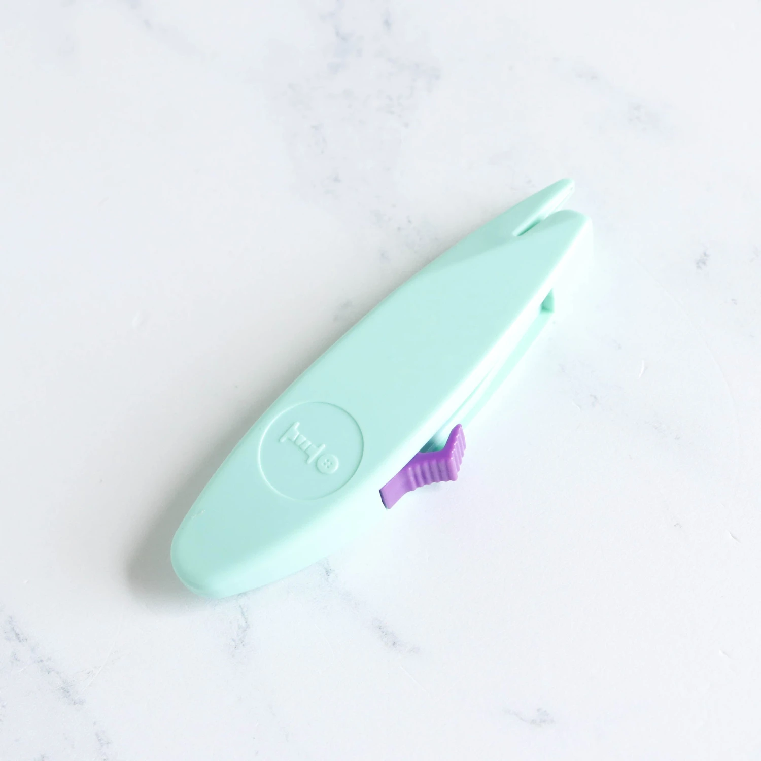 Clover Retractable Seam Ripper And Thread Cutter 5 Clover Retractable Seam Ripper And Thread Cutter - Image 3