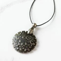 Clover Thread Cutter Pendant -Olympus Handmade Store clover thread cutter pendant 2