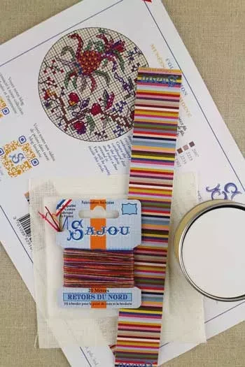 Round Box Cross Stitch Kit - Marie Antoinette's Pineapple 5 Round Box Cross Stitch Kit - Marie Antoinette's Pineapple - Image 3