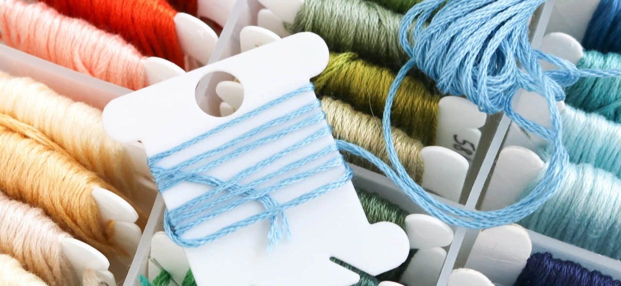 Plastic Embroidery Floss Bobbins 5 Plastic Embroidery Floss Bobbins - Image 3