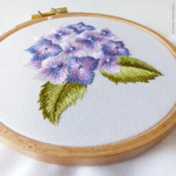 Purple Hortensia Mini Hoop Hand Embroidery Kit -Olympus Handmade Store tamar 20230412 11