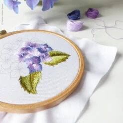 Purple Hortensia Mini Hoop Hand Embroidery Kit -Olympus Handmade Store tamar 20230412 32