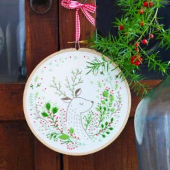 Christmas Deer Hand Embroidery Kit -Olympus Handmade Store tamar hand embroidery kit christmas deer 04