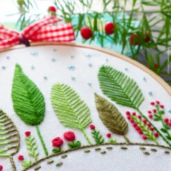 Christmas Forest Mini Hoop Hand Embroidery Kit -Olympus Handmade Store tamar hand embroidery kit christmas forest 02