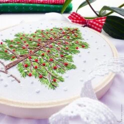 Christmas Tree Mini Hoop Hand Embroidery Kit -Olympus Handmade Store tamar hand embroidery kit christmas tree 04