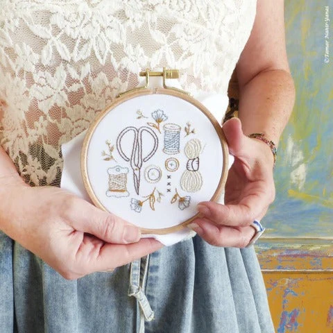 Knit And Stitch Mini Hand Embroidery Kit 4 Knit And Stitch Mini Hand Embroidery Kit - Image 2